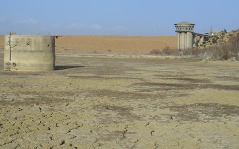 TN - The frequently dried up El Haouareb dam reservoir Merguellil catchment