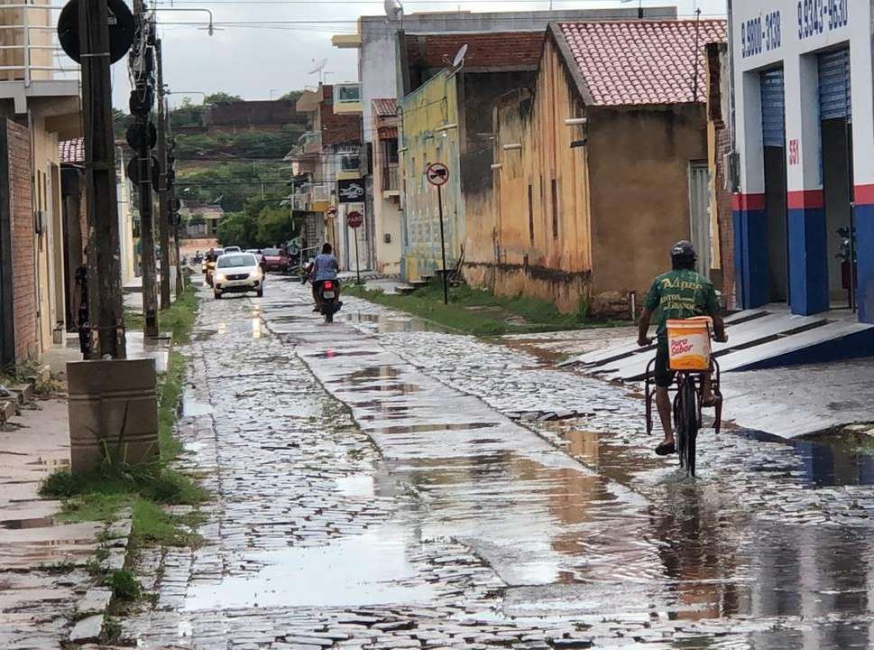 Crato foi tomado por forte precipitação entre quarta e quinta-feira (FOTO: Marciel Bezerra)