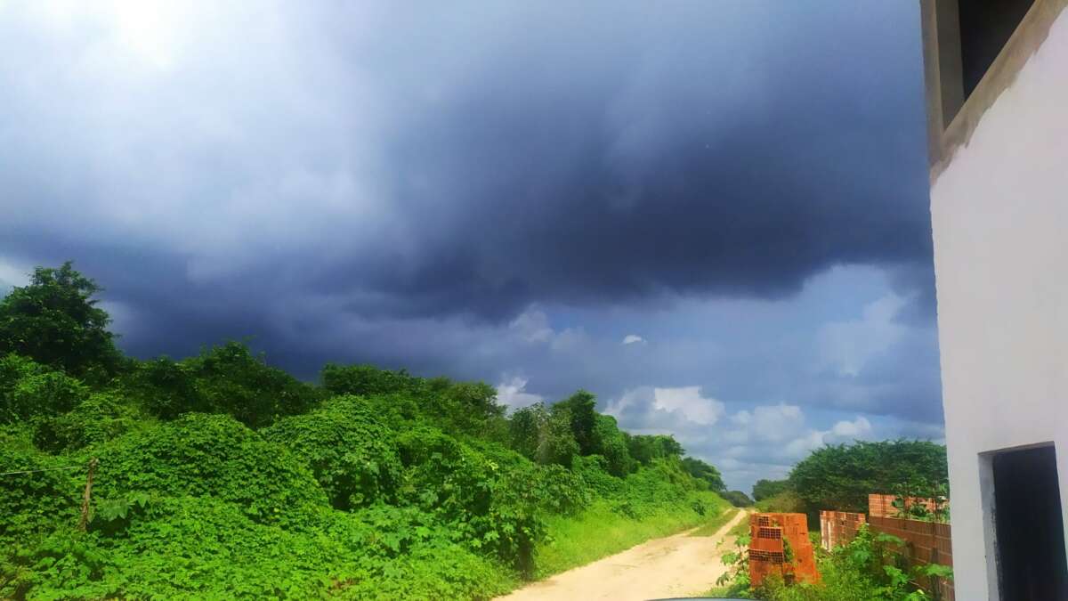 As precipitações são esperadas para o período entre tarde e noite e poderão ser ocasionadas pela atuação da brisa marítima e áreas de instabilidade (FOTO: Fábio Santos)