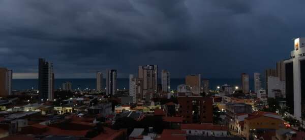 O Litoral de Fortaleza está entre as áreas com previsão de chuva (FOTO: Daniel Monteiro)
