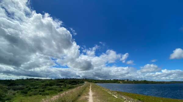 Para esta sexta (4), somente o Cariri deverá apresentar uma maior cobertura de nuvens (FOTO: Marciel Bezerra)