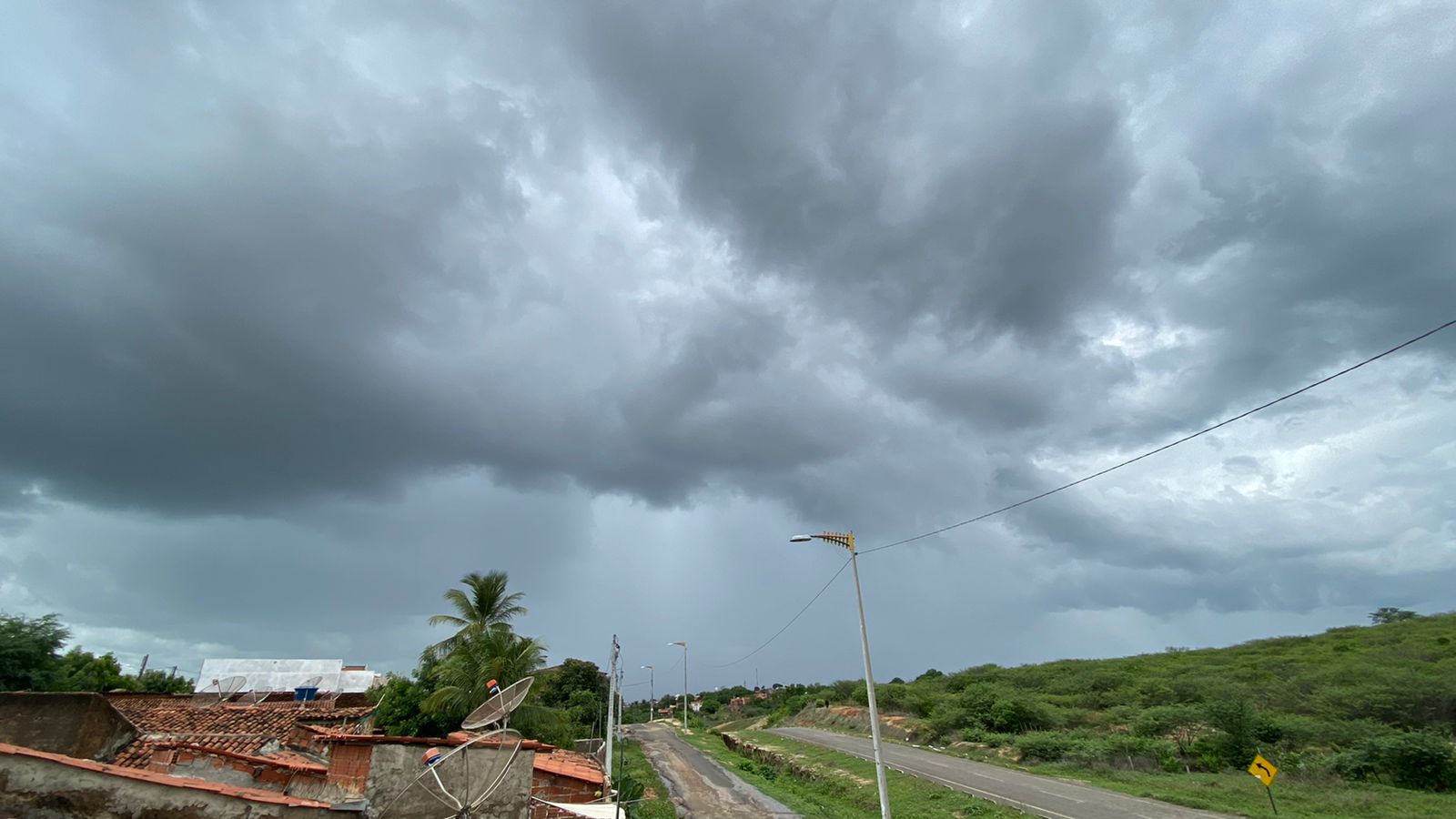 Chuvas deverão seguir firmes até segunda, pelo menos (FOTO: Marciel Bezerra)