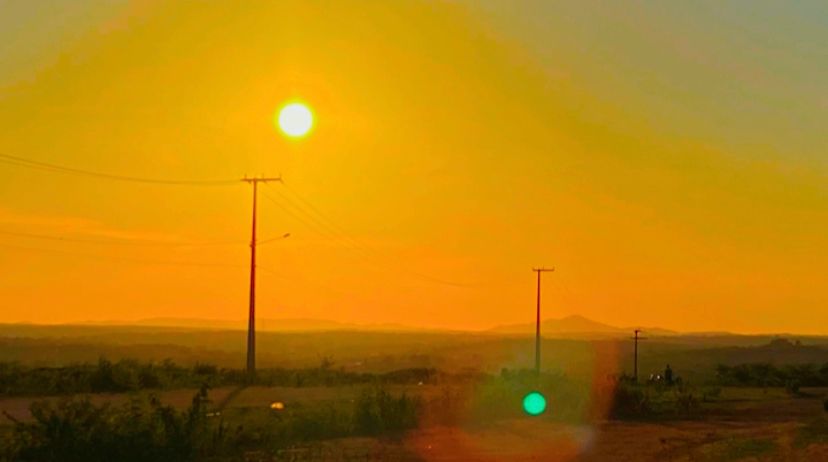 Céu deverá seguir variando entre parcialmente nublado a poucas nuvens (FOTO: Marciel Bezerra)