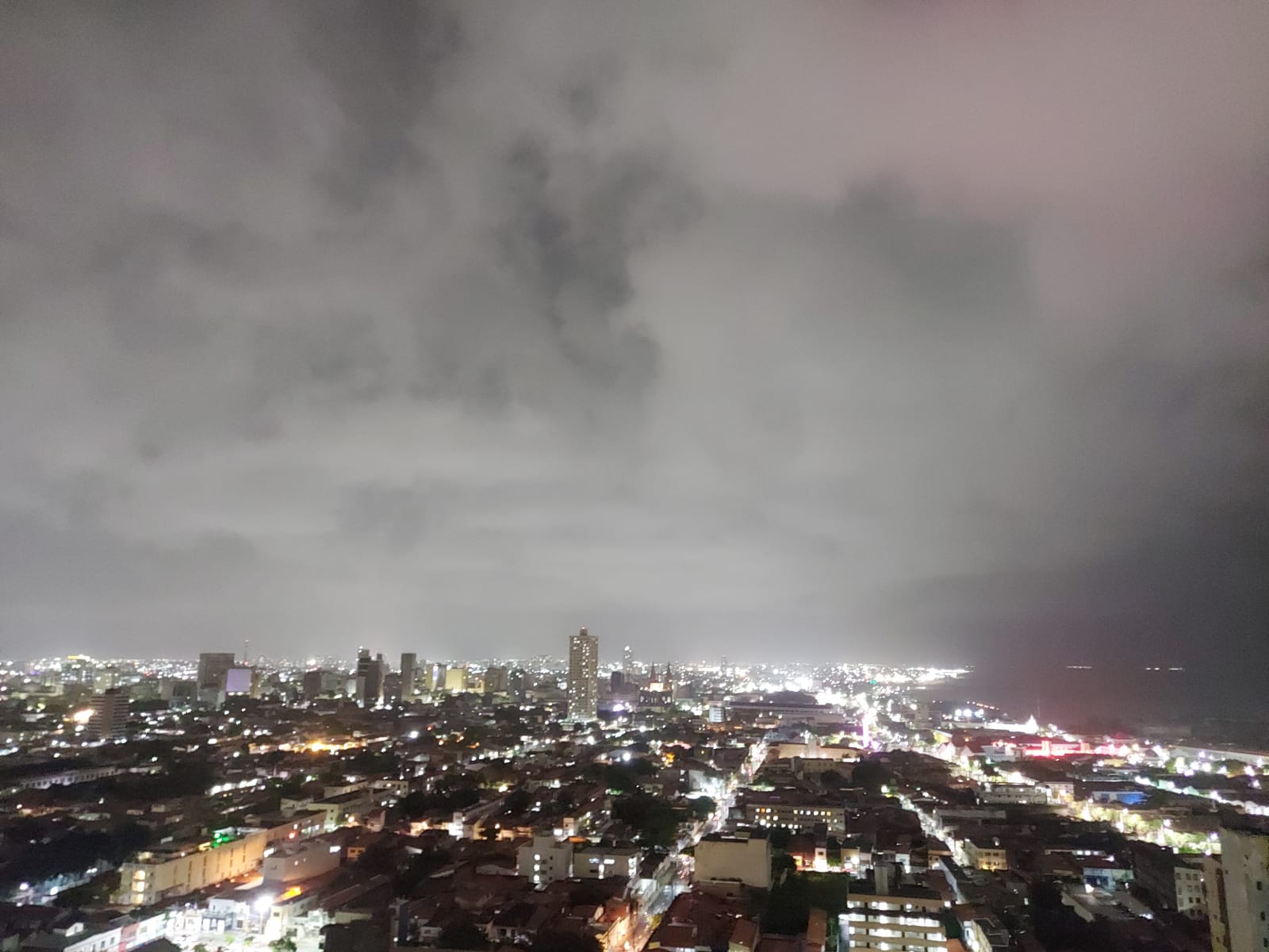 Litoral de Fortaleza, por exemplo, seguirá com chuvas (FOTO: Danniel Monteiro)