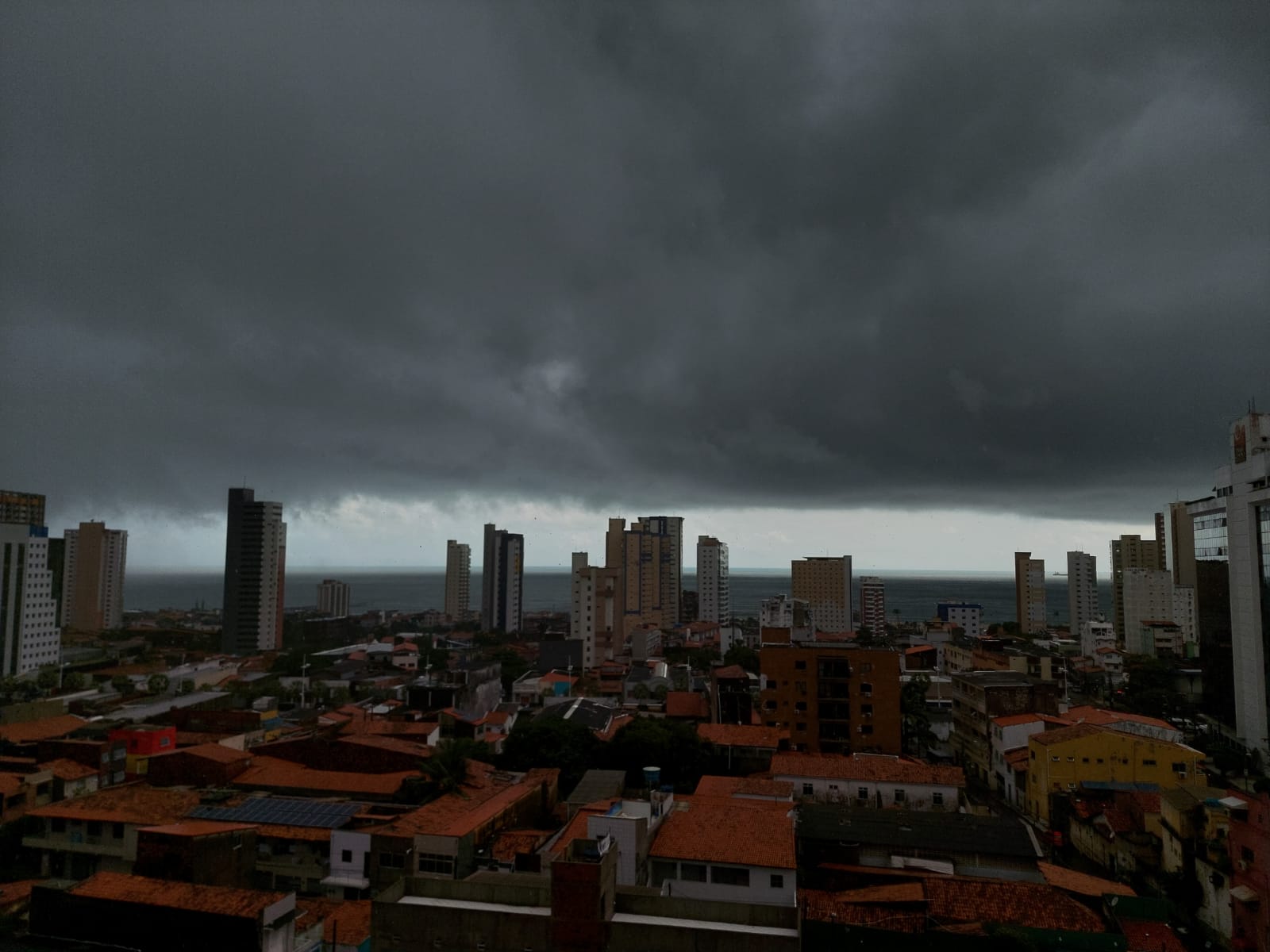 Fortaleza deverá apresentar precipitações isoladas até quarta (FOTO: Daniel Monteiro)