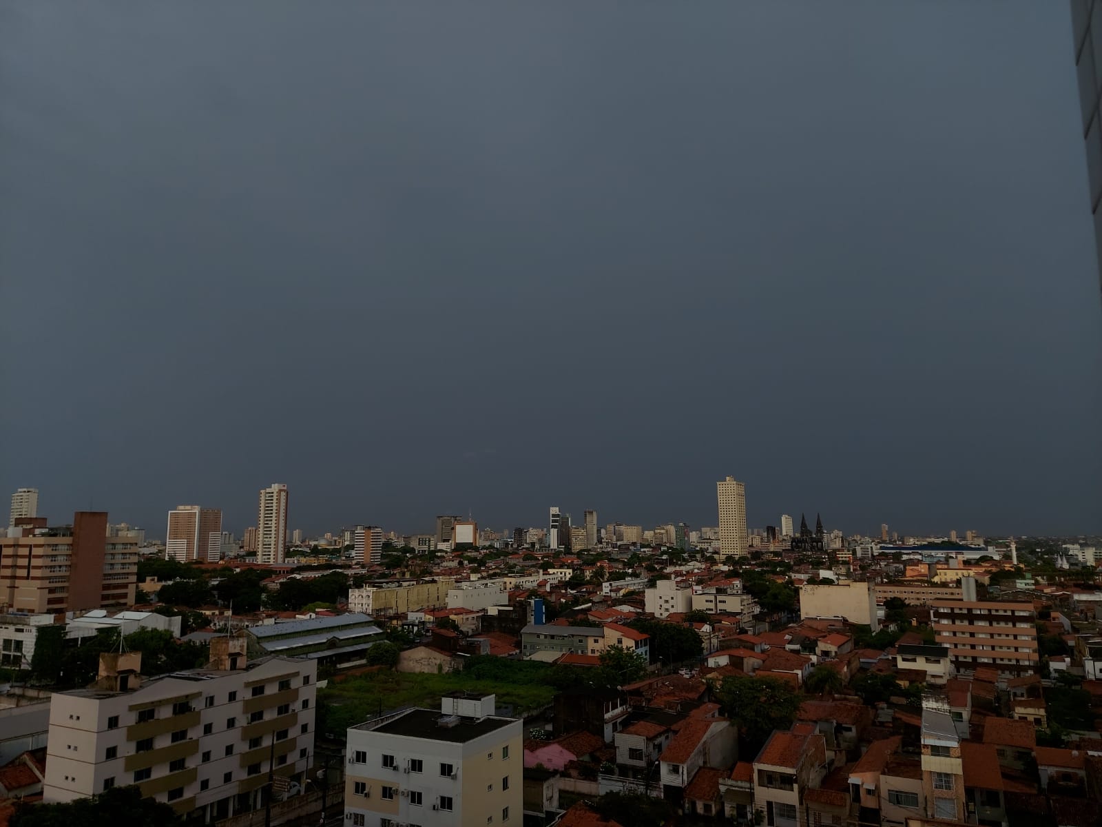 Em Fortaleza, o maior acumulado foi de 70,4 mm, no posto Messejana (FOTO: Daniel Monteiro)