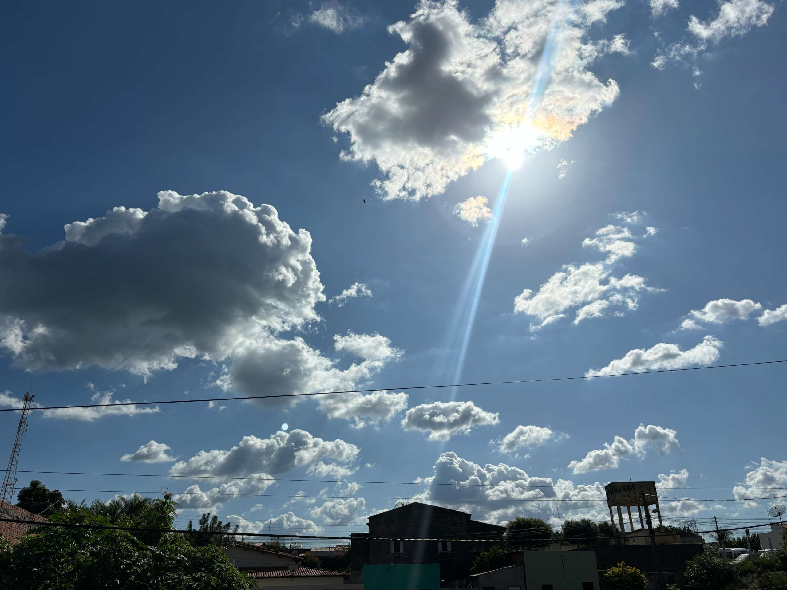 As tardes dos próximos dias devem ser marcadas por céu mais aberto e altas temperaturas, variando entre 34°C e 36°C em grande parte do estado (FOTO: Marciel Bezerra)