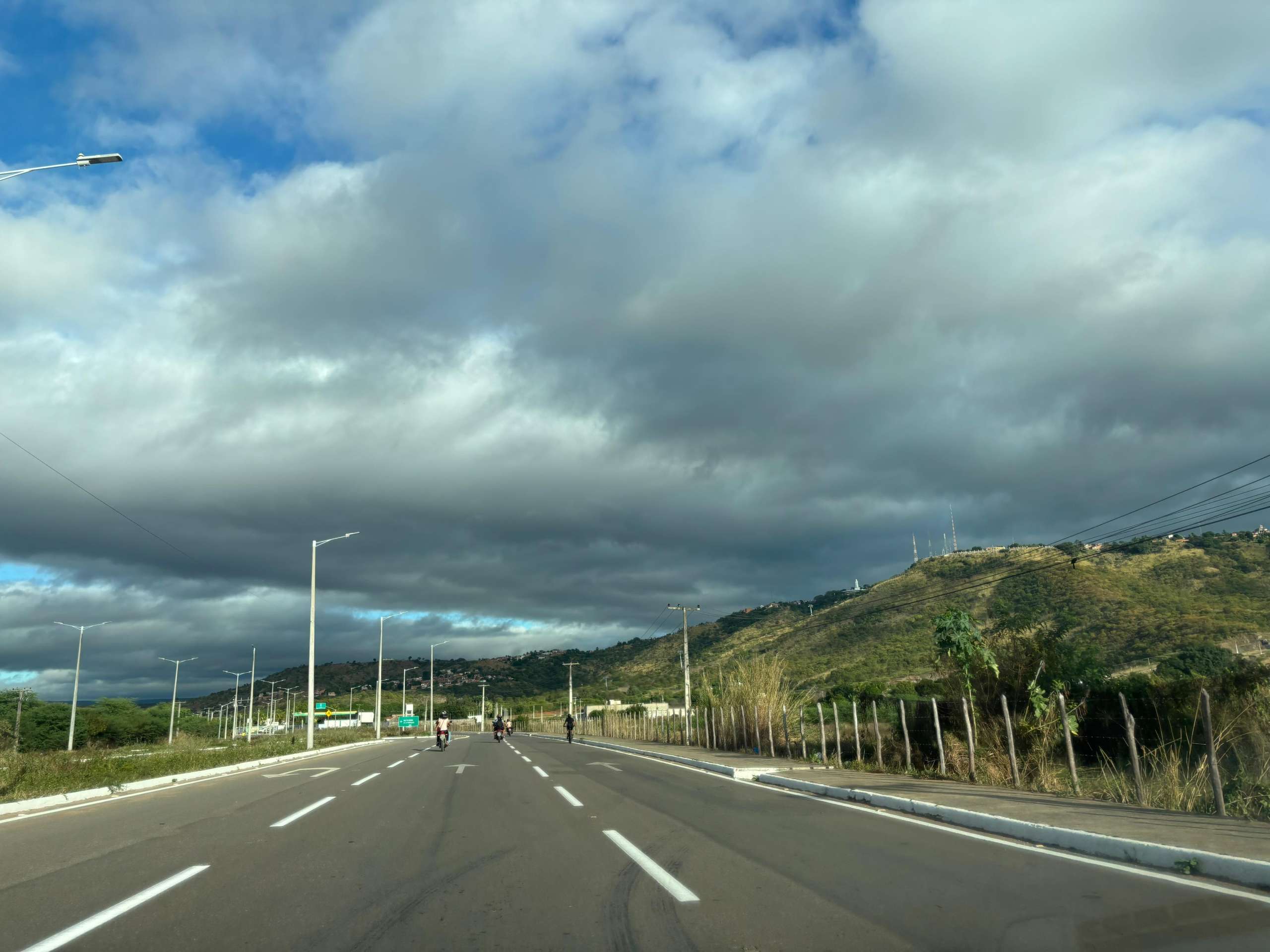 A previsão também aponta ventos com velocidade média de até 40 km/h (FOTO: Marciel Bezerra)