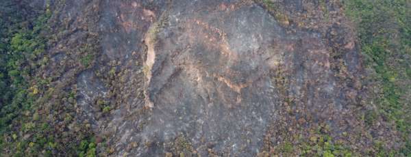 No cenário nacional, o Ceará ocupou a terceira posição no ranking de estados com maior número de focos de calor no período (FOTO: Soldado Fernandes/Bombeiros)