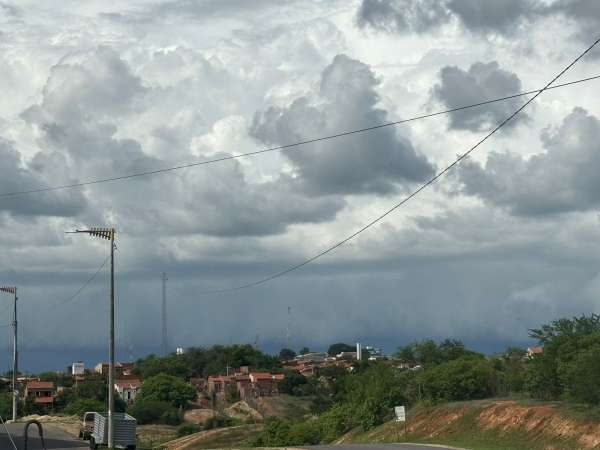 Para sexta-feira (13) e sábado (14), a tendência é de concentração das chuvas nas regiões sul e oeste do Ceará (FOTO: Marciel Bezerra)