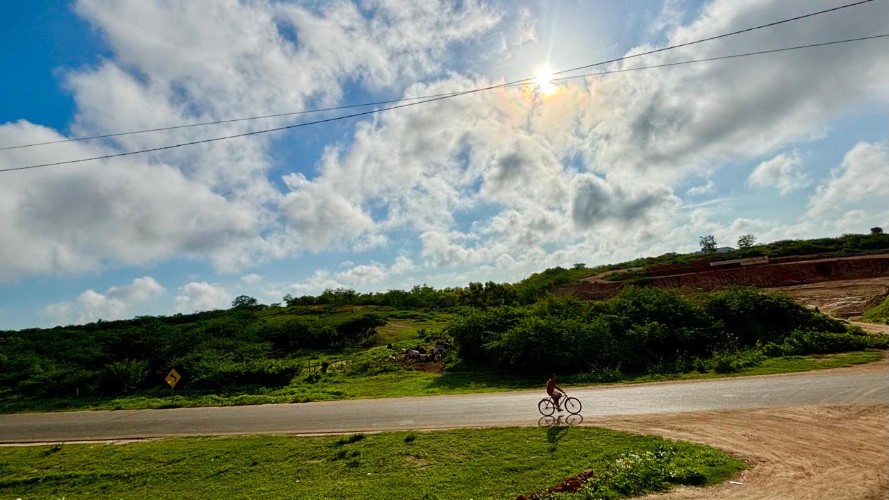 Os meteorologistas destacam ainda que a Zona de Convergência Intertropical (ZCIT), principal sistema responsável pelas chuvas da quadra chuvosa no Ceará, permanece posicionada próxima à Linha do Equador. (FOTO: Marciel Bezerra)
