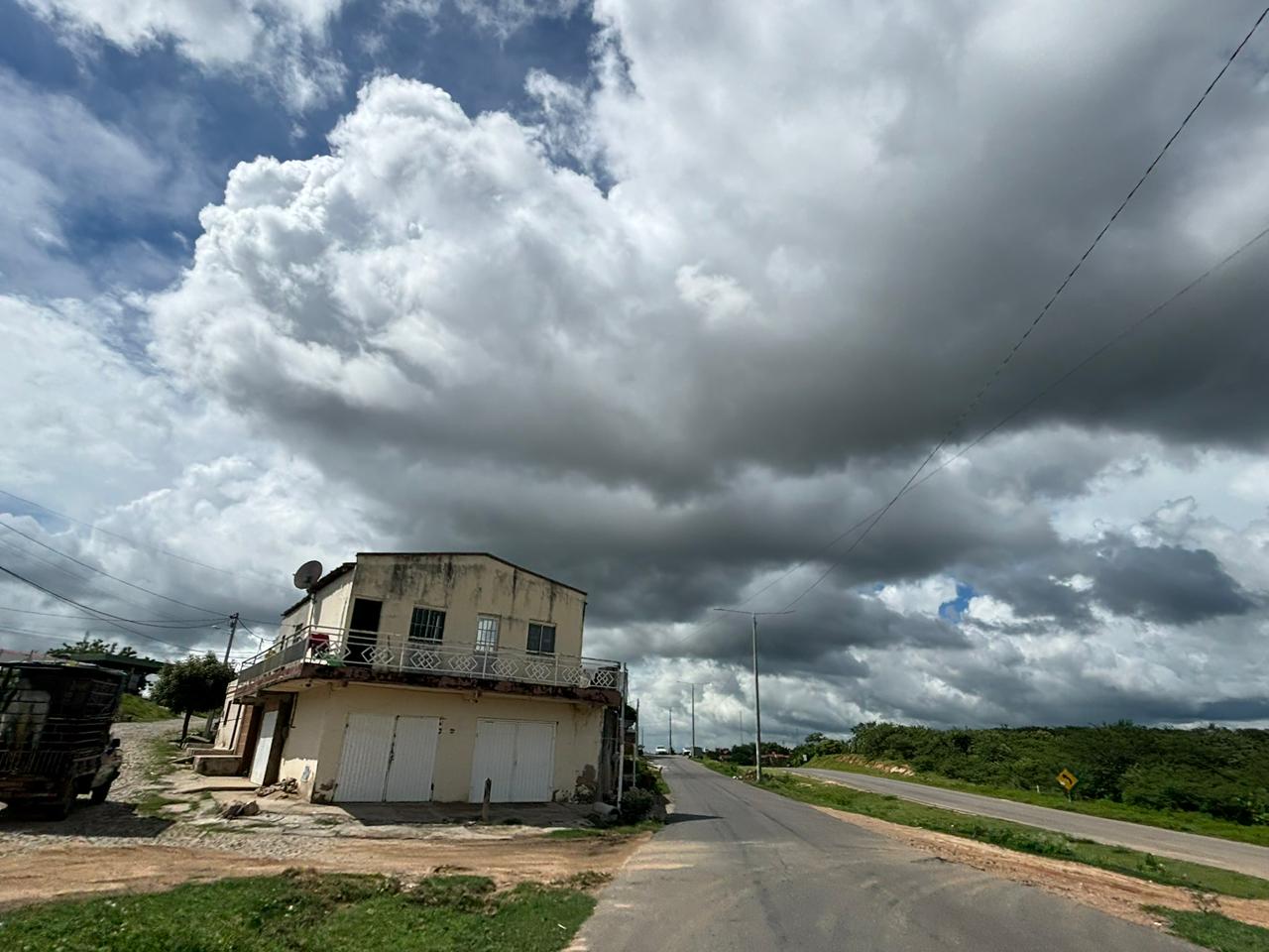 As chuvas previstas estão associadas a fatores locais, como temperatura, umidade, relevo e o fluxo de ventos de leste/nordeste, além da atuação da Zona de Convergência Intertropical (ZCIT) - FOTO: Marciel Bezerra