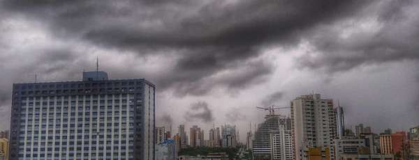 As condições atmosféricas devem favorecer a ocorrência de chuvas em Fortaleza, que podem ocorrer com maior intensidade em alguns momentos. (FOTO: Reprodução)