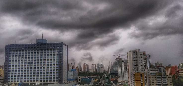 As condições atmosféricas devem favorecer a ocorrência de chuvas em Fortaleza, que podem ocorrer com maior intensidade em alguns momentos. (FOTO: Reprodução)