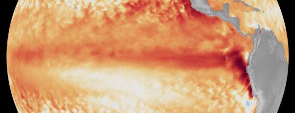 Imagens de satélite mostrando a diferença entre a temperatura média da superfície do mar no Equador, no Oceano Pacífico tropical (representada por vários tons de vermelho e laranja para indicar o calor), durante a primeira semana de junho de 2026, e a linha de base utilizada pelo programa Coral Reef Watch da NOAA. (Crédito da imagem: NOAA Satellites)